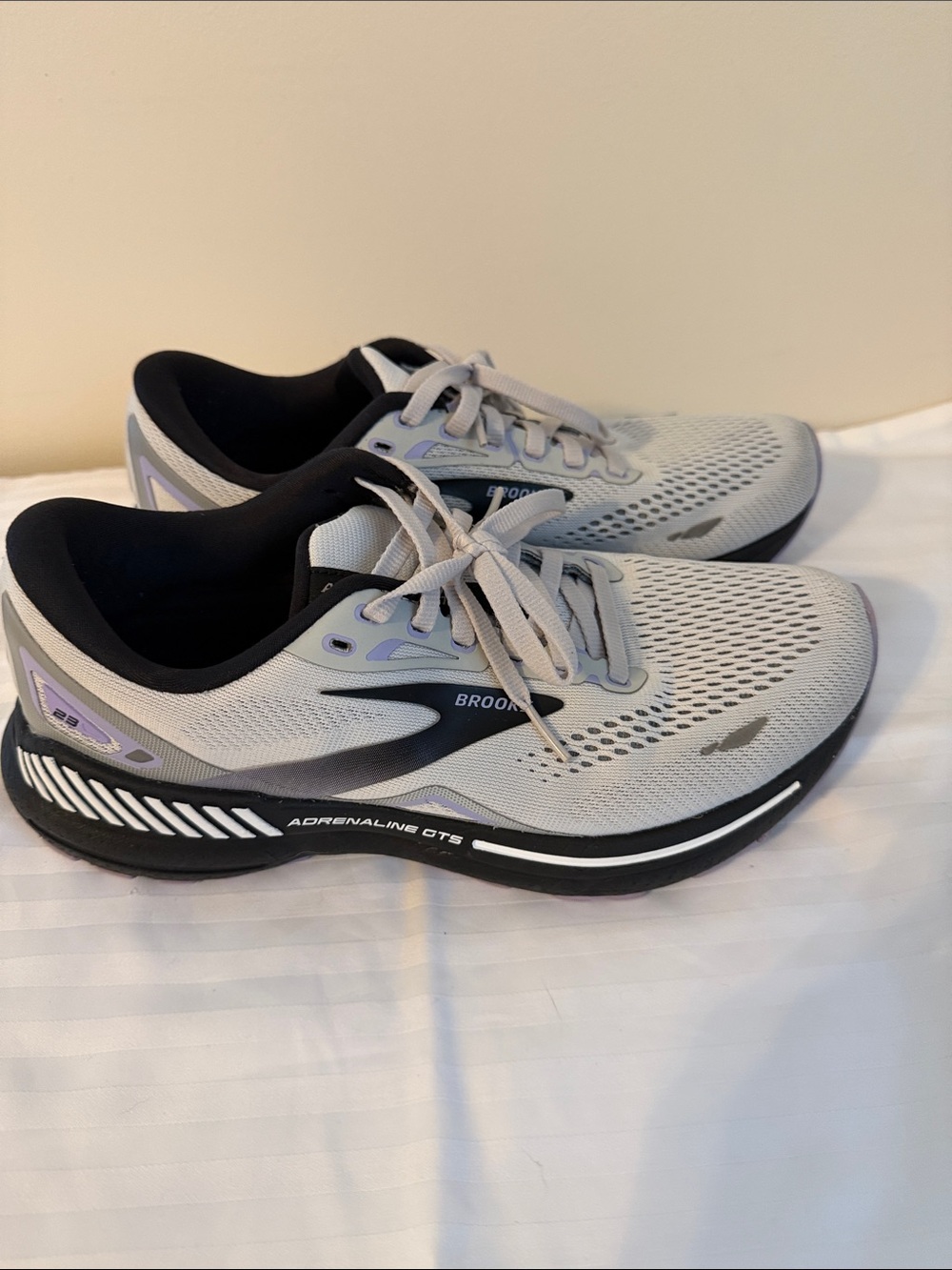 Brooks Adrenaline GTS Women’s Running Shoes - Light Gray with Black Accents